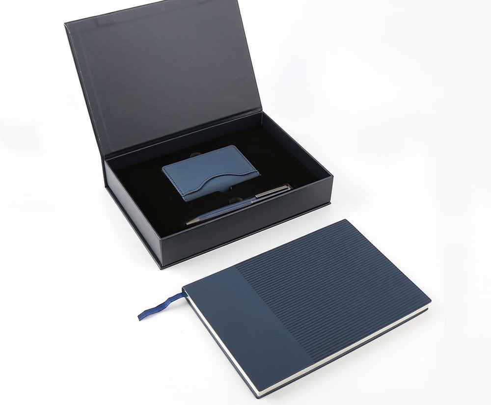AGENDA PRO SET – Executive 4-Piece Notebook Gift Set with PU Binder, Metal Pen & Card Holder for Professionals